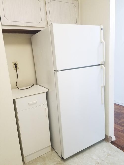 Building Photo - 2100 Linwood Ave