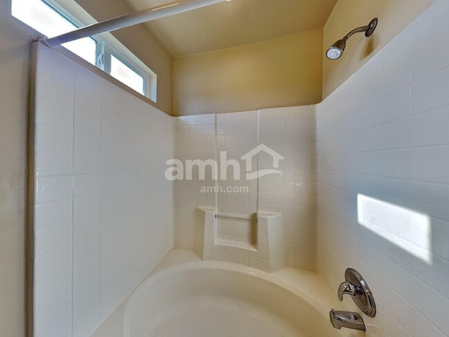 Building Photo - 5551 Geneva Way