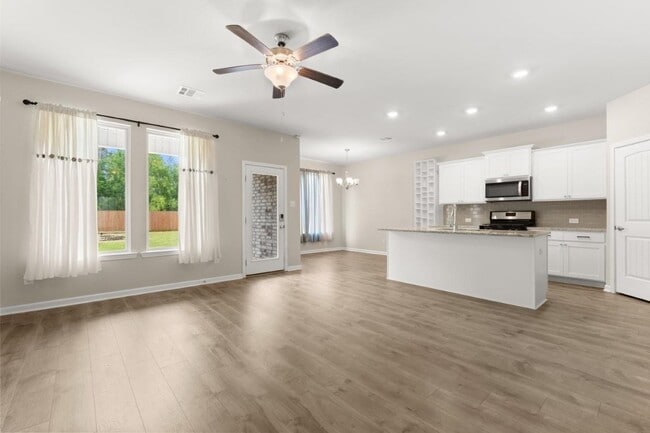 Building Photo - 1647 Reserve Dr