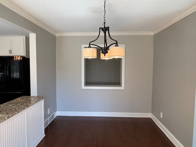 Building Photo - Available NOW! Gorgeous 3BR/2 BA Unit in Hastings!
