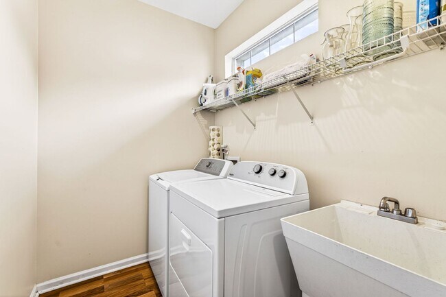 Building Photo - Spacious Living in the Heart of Whitehall