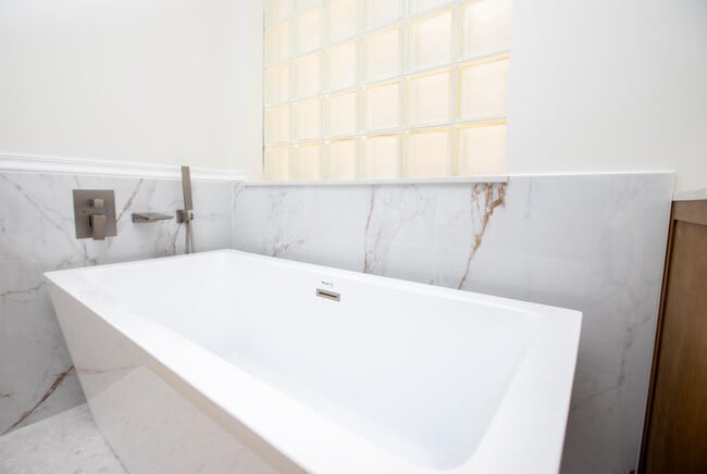 Building Photo - 10821 La Salinas Cir