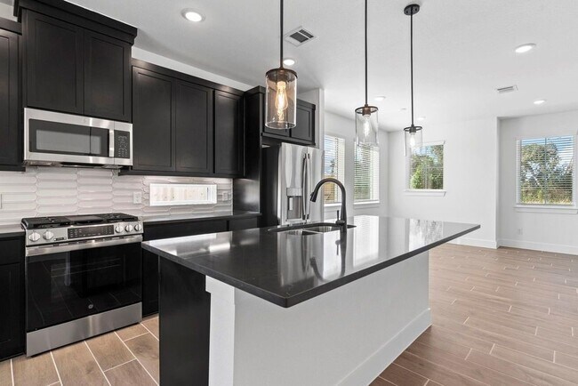 Building Photo - 1310 Shaded Rock Dr