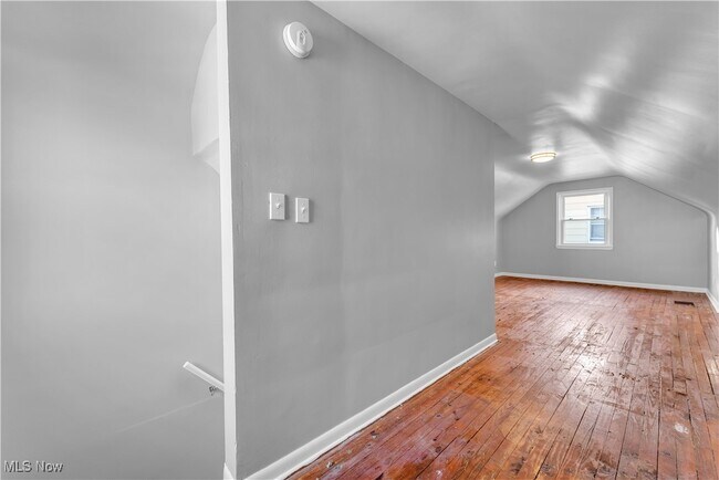 Building Photo - 12605 Hirst Ave