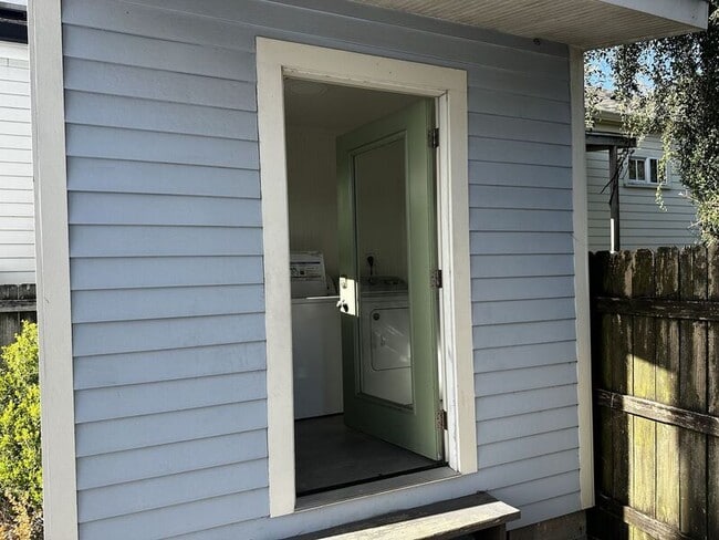 Building Photo - 1527 Reverend John Raphael Jr Way