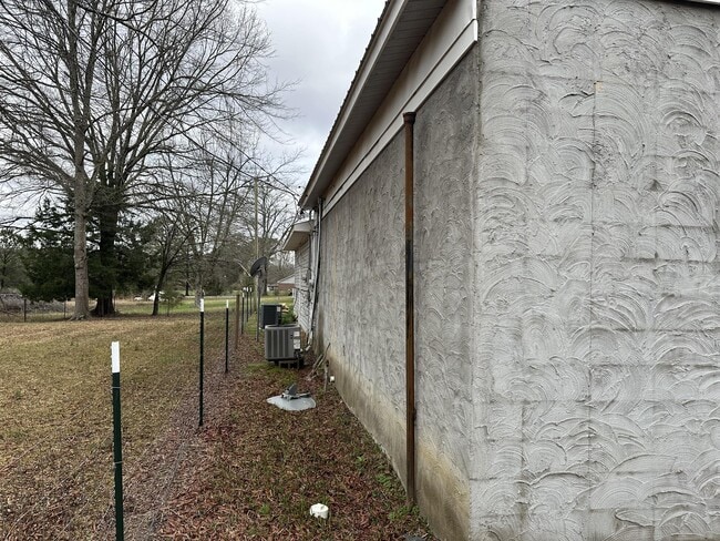Building Photo - 1756 MS-363