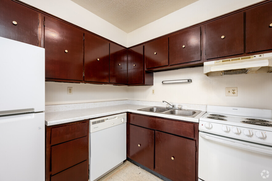 1BR, 1BA - 517SF - Kitchen - Stonecrest Apartments