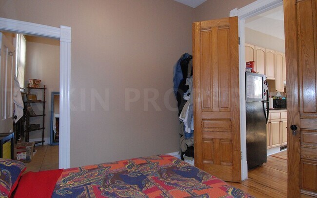 Building Photo - 2533 Lyndale Ave S