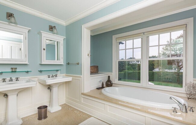 Building Photo - 32 Sagg Rd