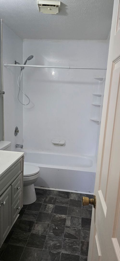 Building Photo - APRIL MOVE-IN-SPECIAL 1st Month Rent $1000 3bed/ 1.5 ba Duplex