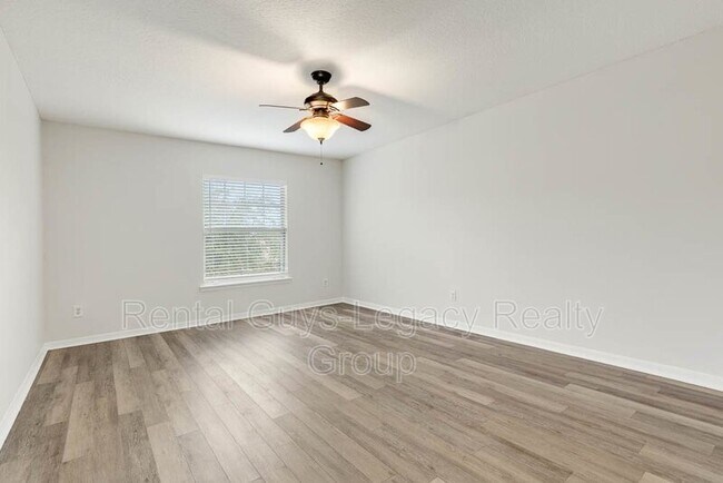 Building Photo - 402 Hearthside Ct