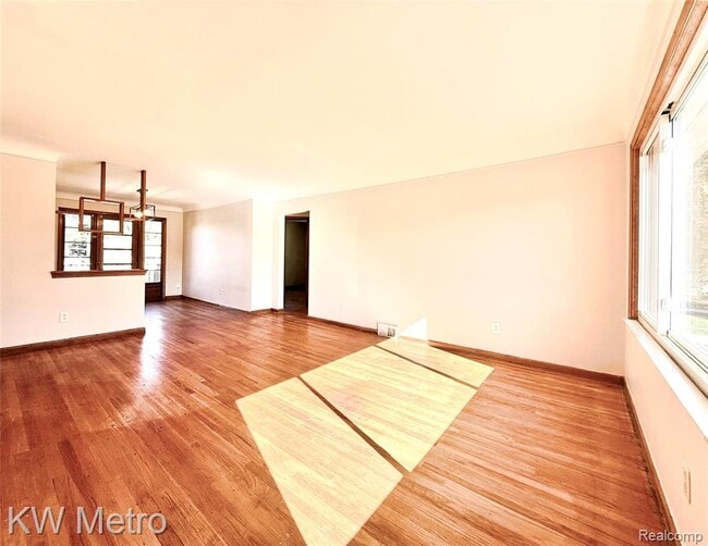 Building Photo - 2182 Vernier Rd