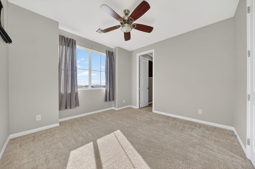 Building Photo - 8909 Wallner St