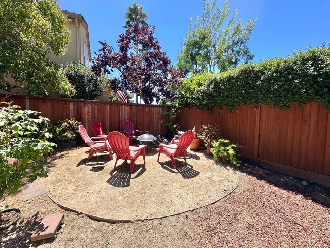 Building Photo - Large 5bd/3ba 3500sqft Home in Hamilton, Novato