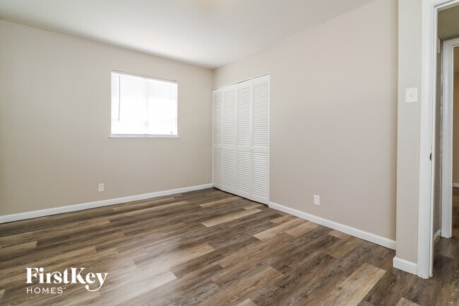 Building Photo - 11091 Saxonhall Dr