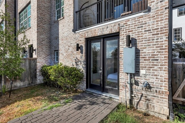 Building Photo - 4128 Willowbend Blvd