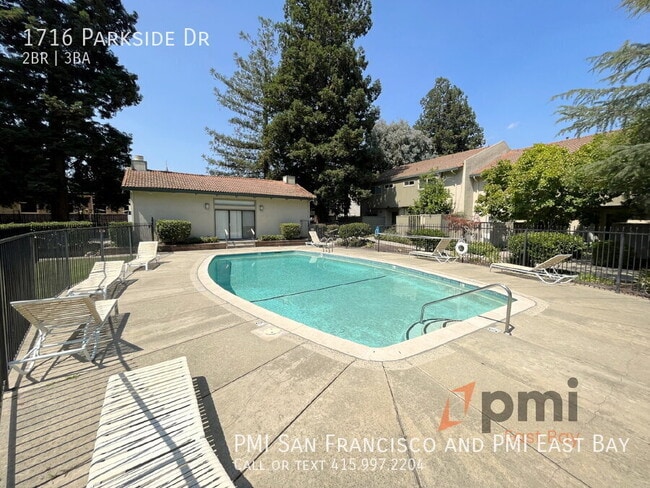 Building Photo - 1716 Parkside Dr