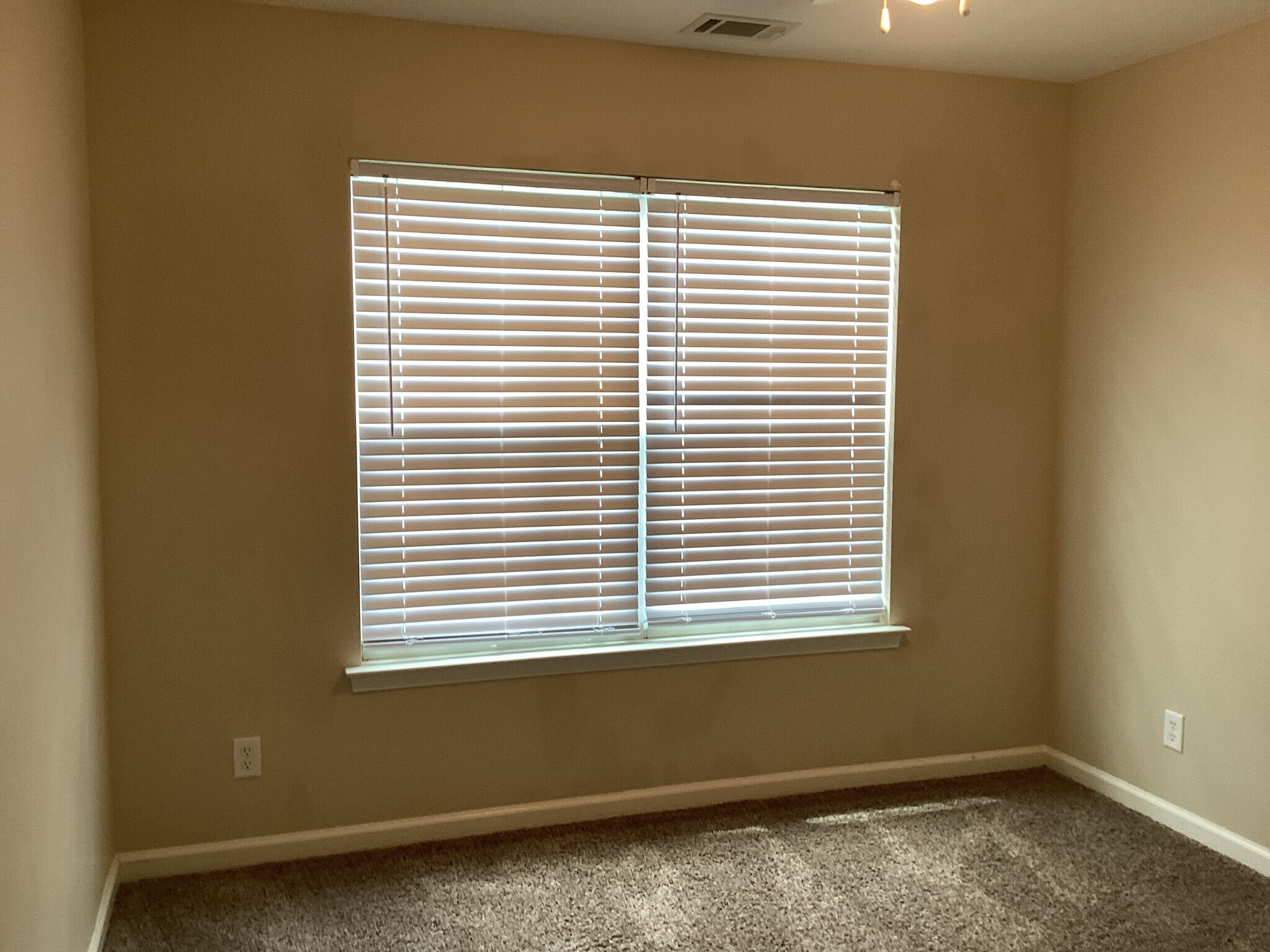 Building Photo - 515 Dresler Rd