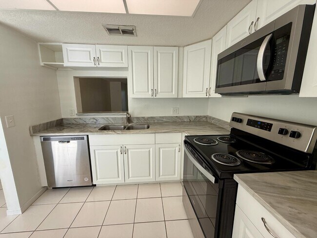 Building Photo - 820 Virginia St