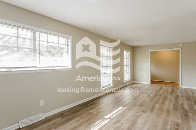 Building Photo - 2165 Circle Dr