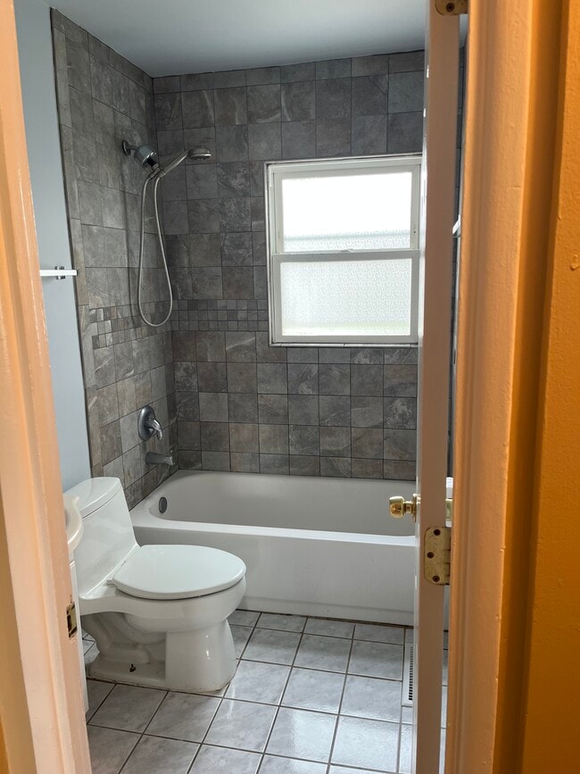 Building Photo - 328 Cedar Cir