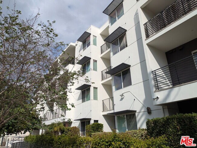 Building Photo - 3061 W 12th Pl