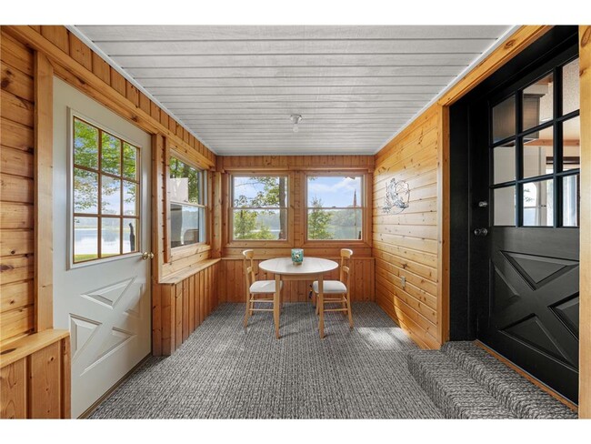 Building Photo - 2180 Island Dr