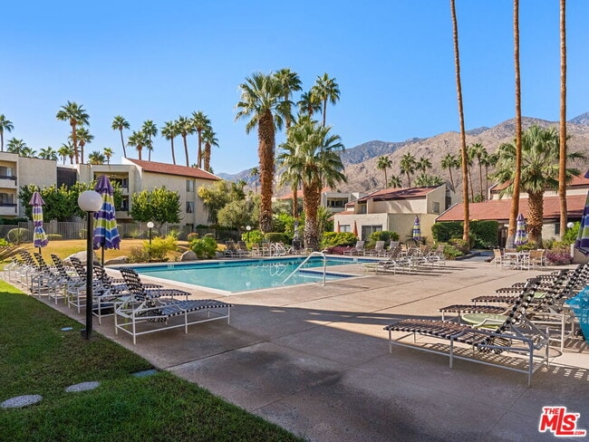 Building Photo - 1472 S Camino Real