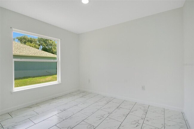 Building Photo - 207 Denton Ave