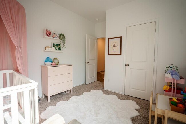 Building Photo - 208 Prairie Dog Town Dr