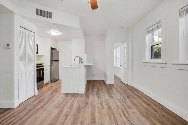 Building Photo - 536 14th St