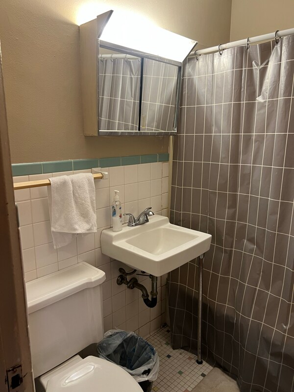 Building Photo - 1327 3rd Ave SW