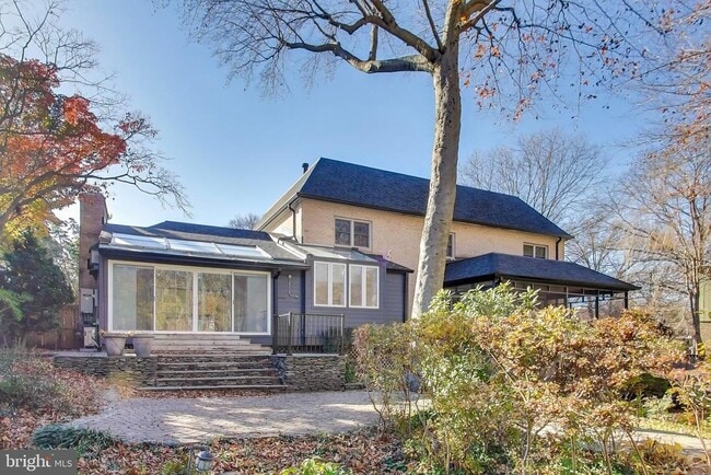 Building Photo - 4001 N Ridgeview Rd