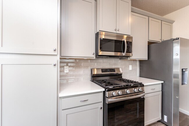 Building Photo - 10551 Spectrolite Pt