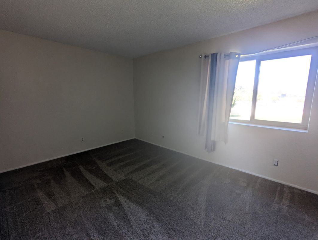 Building Photo - 1460 Kendall Dr