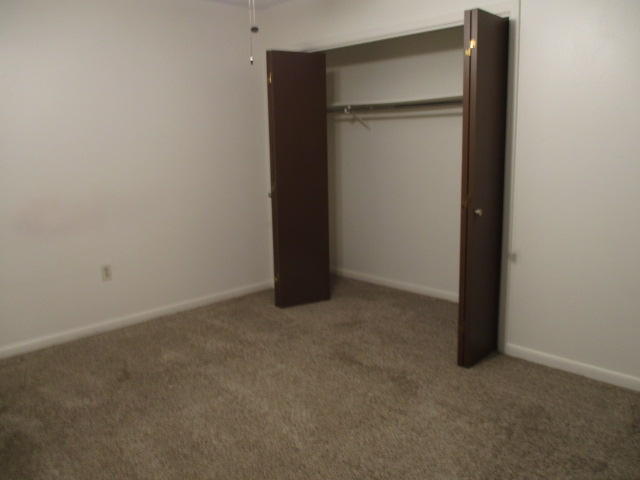 Building Photo - 313 Somerset Dr