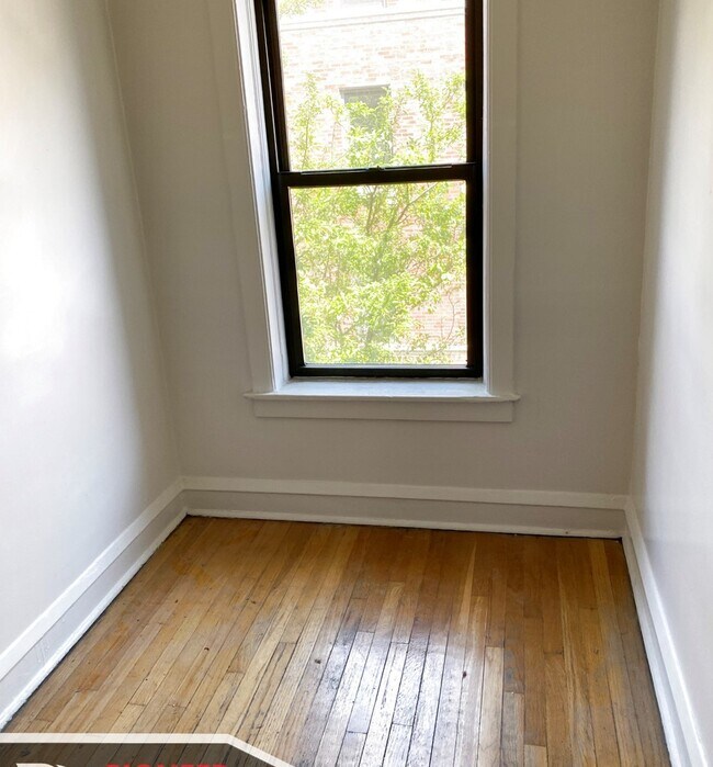 Building Photo - 3310 W Schubert Ave