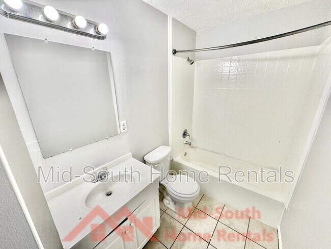 Building Photo - 3538 Christine Rd