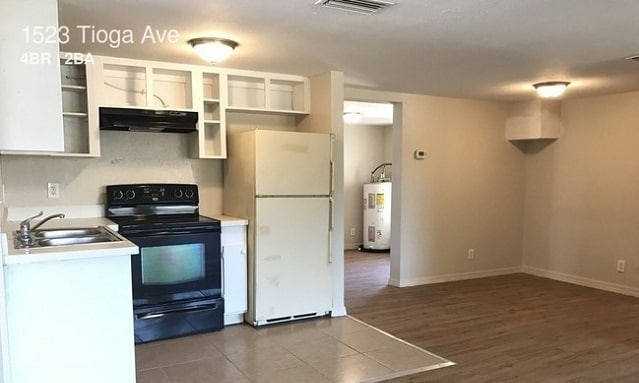 Building Photo - Spacious 4bdrm/2bath Home with 1 car garage ** Section 8 OK ** March 15