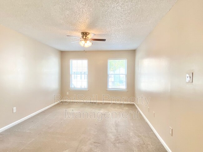 Building Photo - 204 Gate House Rd