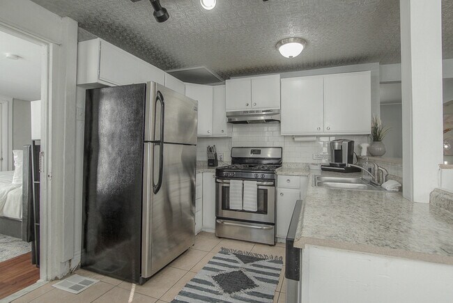 Building Photo - 4416 Terrace St