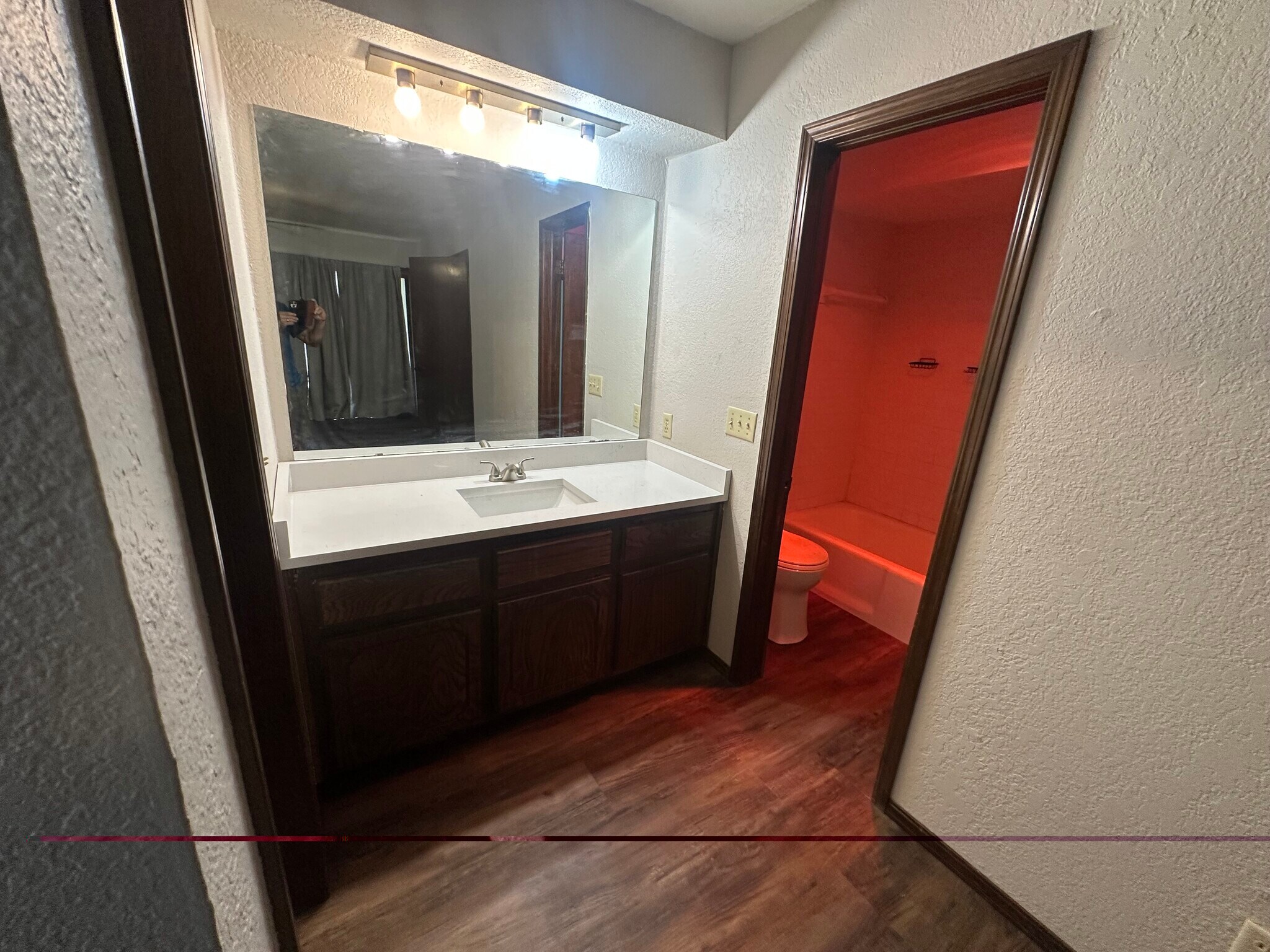Master vanity - 6107 Gaelic Glen Dr