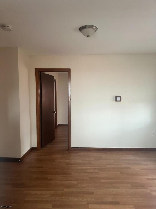 Building Photo - 1075 E Jersey St