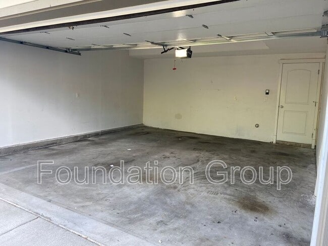 Building Photo - 150 S 152nd St