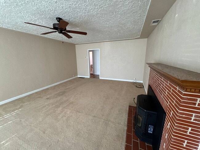 Building Photo - 1201 W Elm St