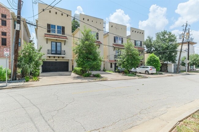 Building Photo - 166 Reinicke St