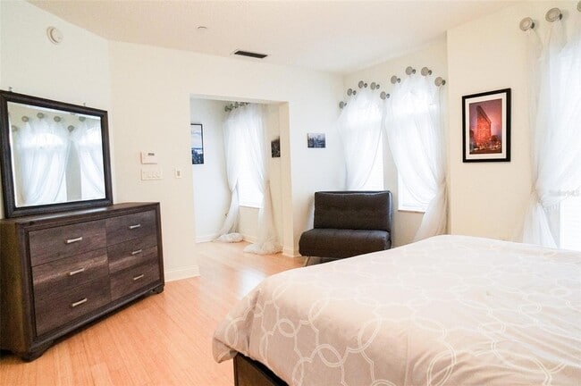 Building Photo - 505 Mandalay Ave