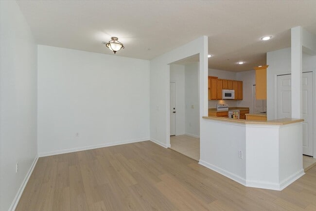 Building Photo - Baldwin Park 2/2 Condo, *Ground Floor* Attached Garage with Enders Park Views! Available June 2026