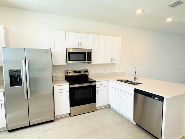 Building Photo - 2980 Skyline Lp