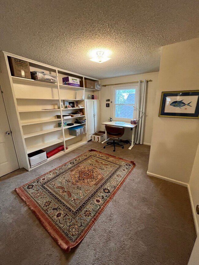 Building Photo - Lease Takeover Starting June 1st | Spacious 5-Bedroom Home Near Downtown Flagstaff